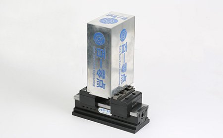 Focusing on the manufacturing of clamping tools 01 (复制)